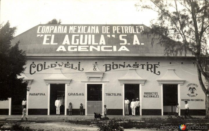 Gasolina El Águila expendida por la primer gasolinera en Guatemala