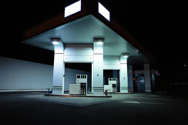 Lámparas para Gasolineras: Tipos de Iluminación LED y Sistemas de Alumbrado en Guatemala gasolinera moderna