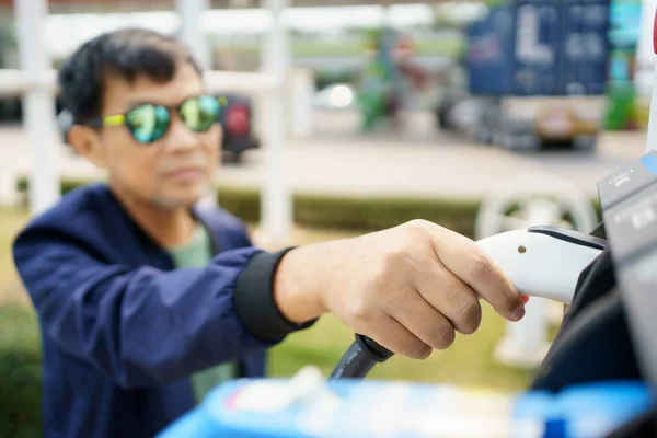 Cargadores EV en Gasolineras: Cómo Modernizar tu Estación en Guatemala cargadores ev de gasolina al automovil