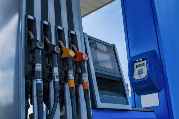 Cómo aumentar las ventas de una gasolinera mediante un rediseño de fachada e iluminación filtros petroclear para estacion de servicio