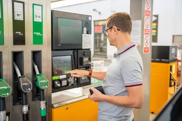 Pasos Clave y Requisitos para Construir una Estación de Gasolina Exitosa en Guatemala tecnologia en gasolinera